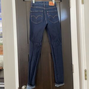 Levi High Rise Jeans